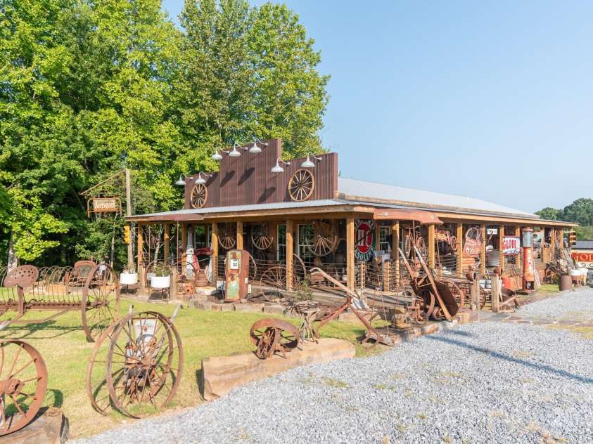 5067 Dixon Boulevard, Kings Mountain, NC 28086.  MLS# CAR4182616, YatesRealty ID 1629. Store front
