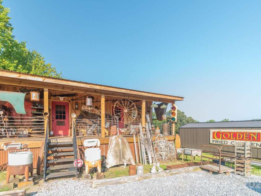 5067 Dixon Boulevard, Kings Mountain, NC 28086.  MLS# CAR4182616, YatesRealty ID 1629. Store side