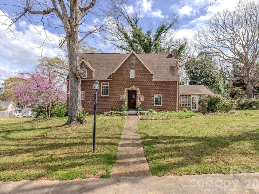 210 Gaston Street, Kings Mountain, NC 28086.  MLS# CAR4358059, YatesRealty ID 16291. 