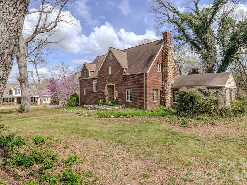 210 Gaston Street, Kings Mountain, NC 28086.  MLS# CAR4358059, YatesRealty ID 16291. 
