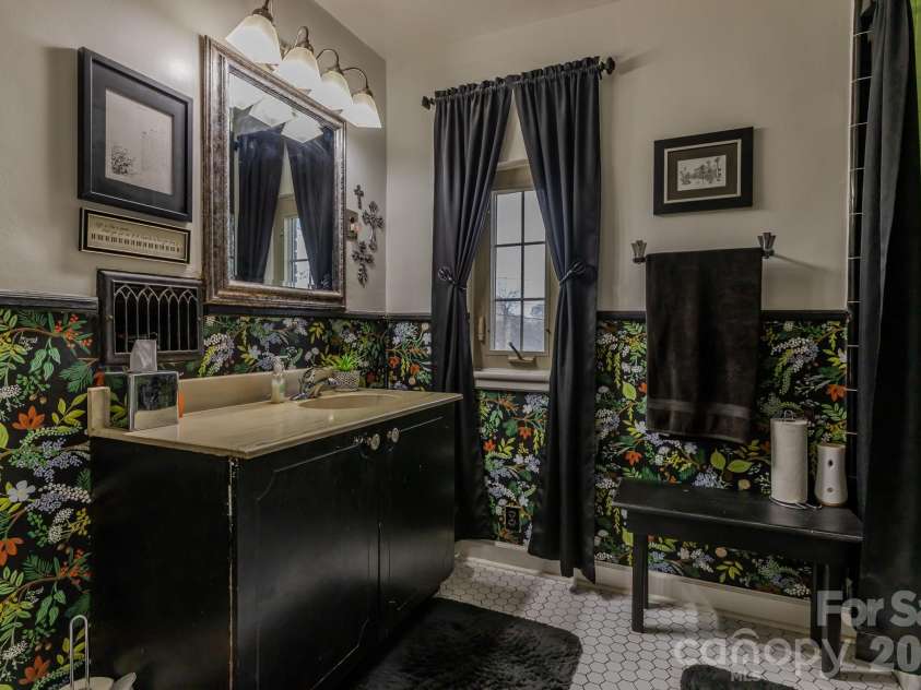 210 Gaston Street, Kings Mountain, NC 28086.  MLS# CAR4358059, YatesRealty ID 16291. 