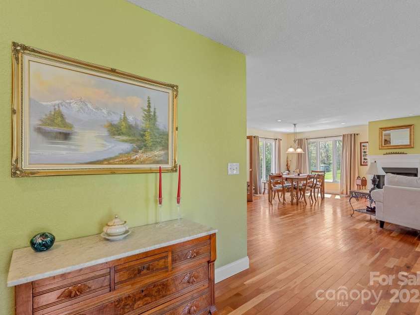 40 Singing Pines Drive, Candler, NC 28715.  MLS# CAR4260019, YatesRealty ID 16291. 
