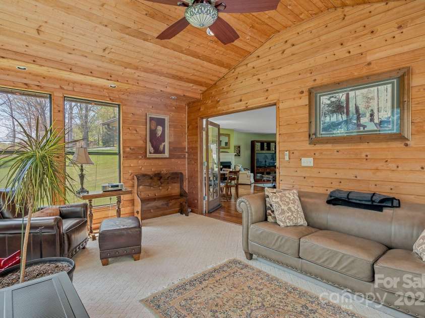 40 Singing Pines Drive, Candler, NC 28715.  MLS# CAR4260019, YatesRealty ID 16291. 