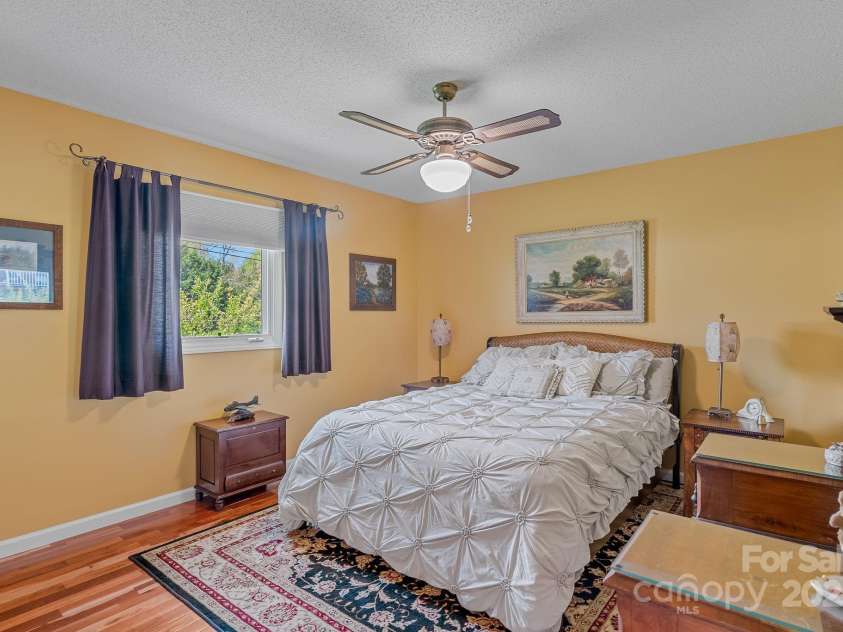 40 Singing Pines Drive, Candler, NC 28715.  MLS# CAR4260019, YatesRealty ID 16291. 