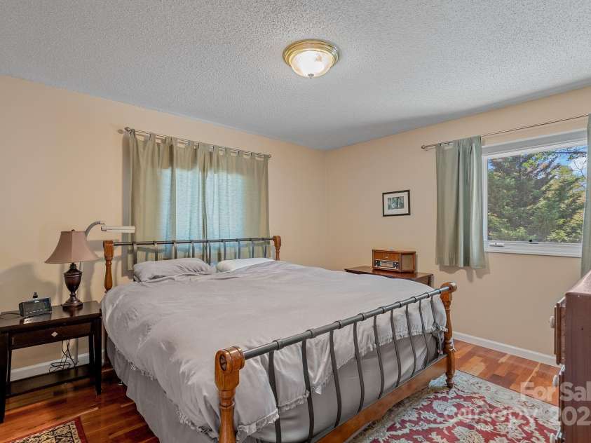 40 Singing Pines Drive, Candler, NC 28715.  MLS# CAR4260019, YatesRealty ID 16291. 