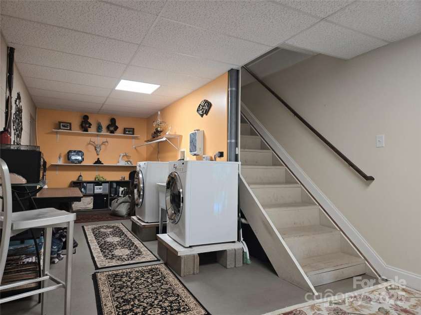 40 Singing Pines Drive, Candler, NC 28715.  MLS# CAR4260019, YatesRealty ID 16291. 