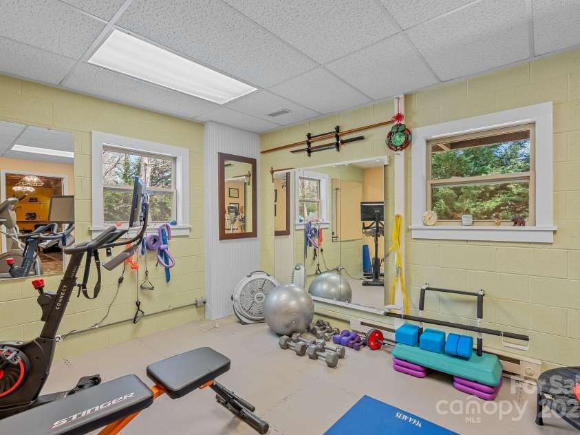 40 Singing Pines Drive, Candler, NC 28715.  MLS# CAR4260019, YatesRealty ID 16291. 