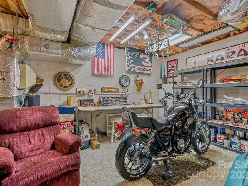 40 Singing Pines Drive, Candler, NC 28715.  MLS# CAR4260019, YatesRealty ID 16291. 