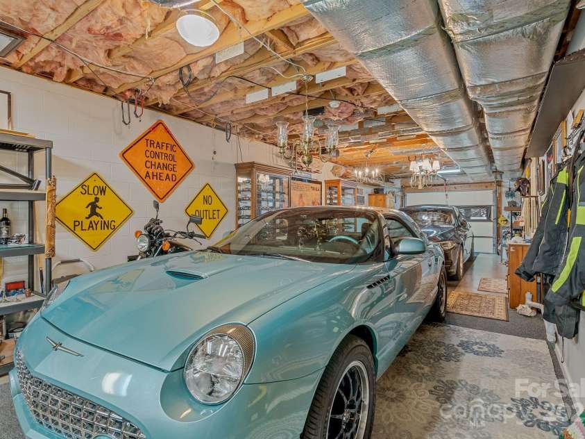 40 Singing Pines Drive, Candler, NC 28715.  MLS# CAR4260019, YatesRealty ID 16291. 