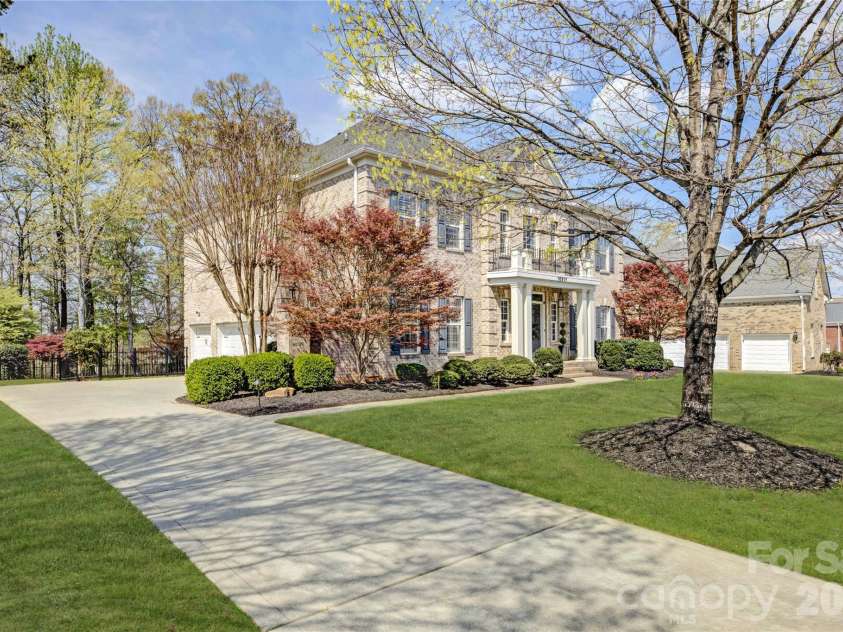 16915 Turtle Point Road, Charlotte, NC 28278.  MLS# CAR4360965, YatesRealty ID 16292. 