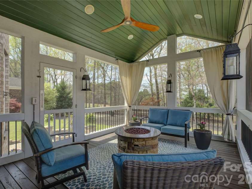 16915 Turtle Point Road, Charlotte, NC 28278.  MLS# CAR4360965, YatesRealty ID 16292. 
