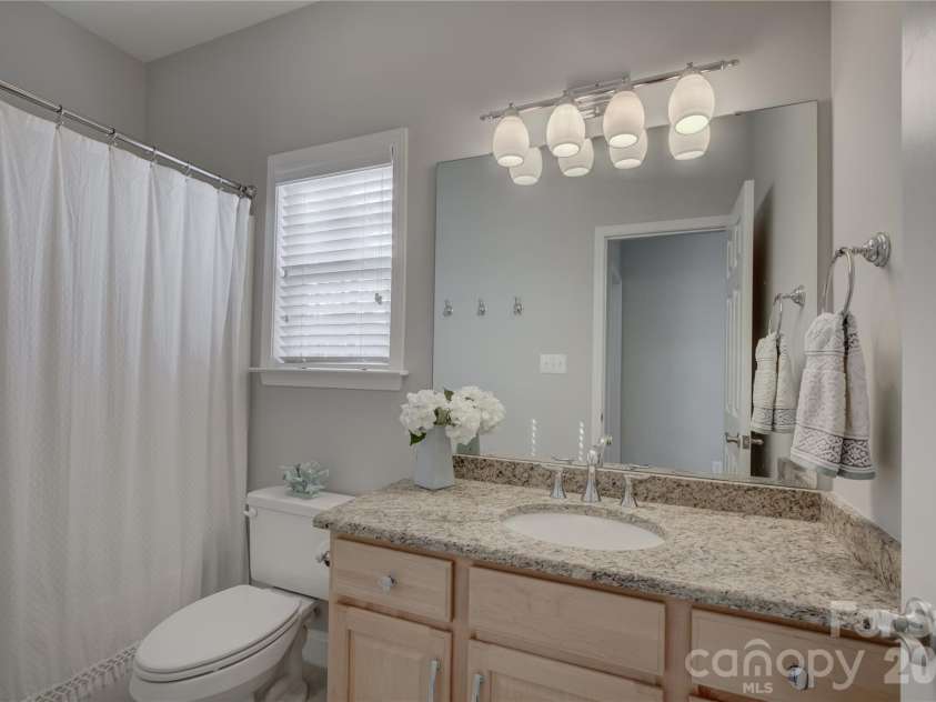 16915 Turtle Point Road, Charlotte, NC 28278.  MLS# CAR4360965, YatesRealty ID 16292. 
