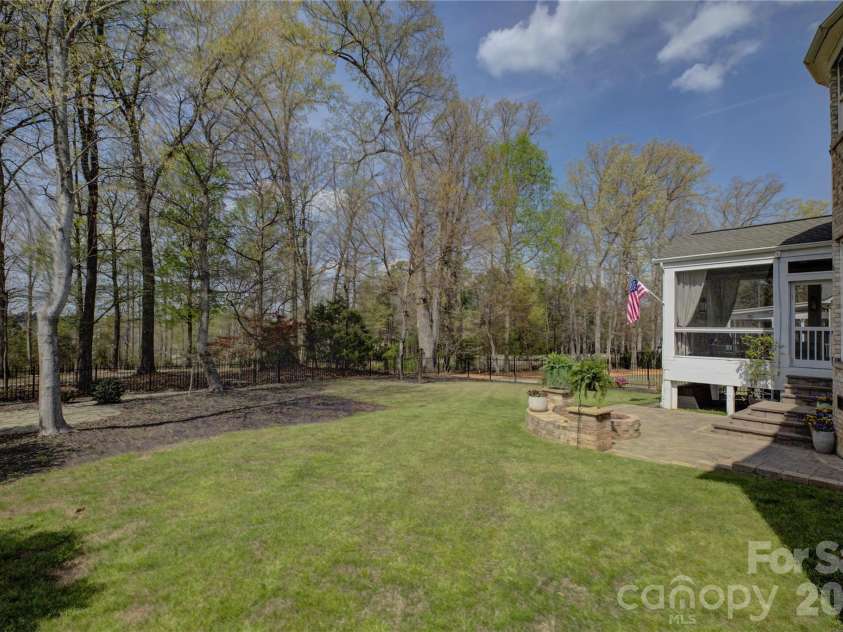 16915 Turtle Point Road, Charlotte, NC 28278.  MLS# CAR4360965, YatesRealty ID 16292. 