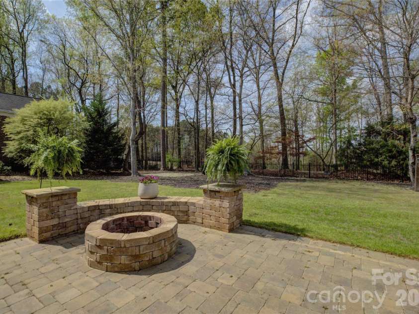 16915 Turtle Point Road, Charlotte, NC 28278.  MLS# CAR4360965, YatesRealty ID 16292. 