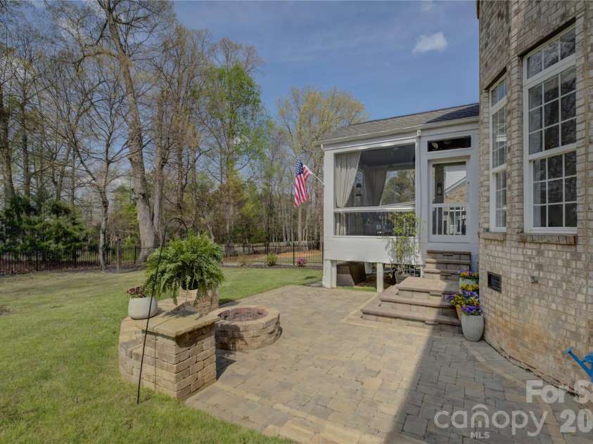 16915 Turtle Point Road, Charlotte, NC 28278.  MLS# CAR4360965, YatesRealty ID 16292. 
