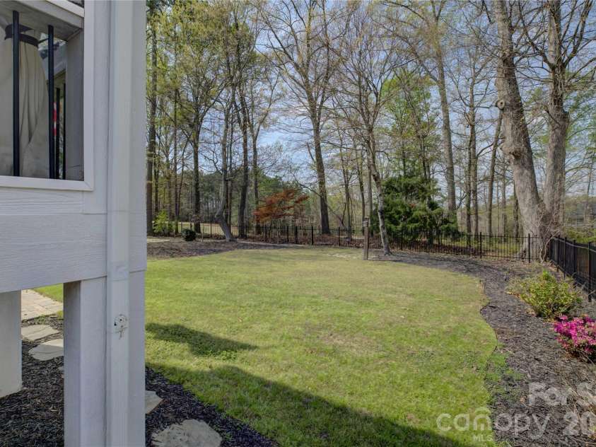 16915 Turtle Point Road, Charlotte, NC 28278.  MLS# CAR4360965, YatesRealty ID 16292. 