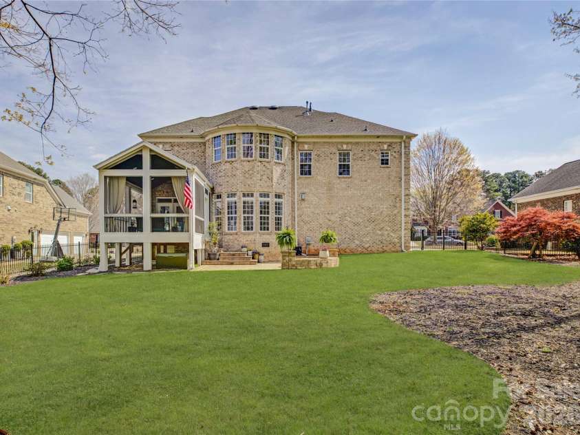16915 Turtle Point Road, Charlotte, NC 28278.  MLS# CAR4360965, YatesRealty ID 16292. 