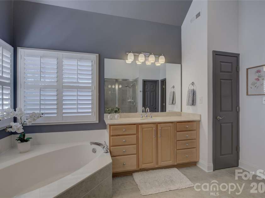 16915 Turtle Point Road, Charlotte, NC 28278.  MLS# CAR4360965, YatesRealty ID 16292. 