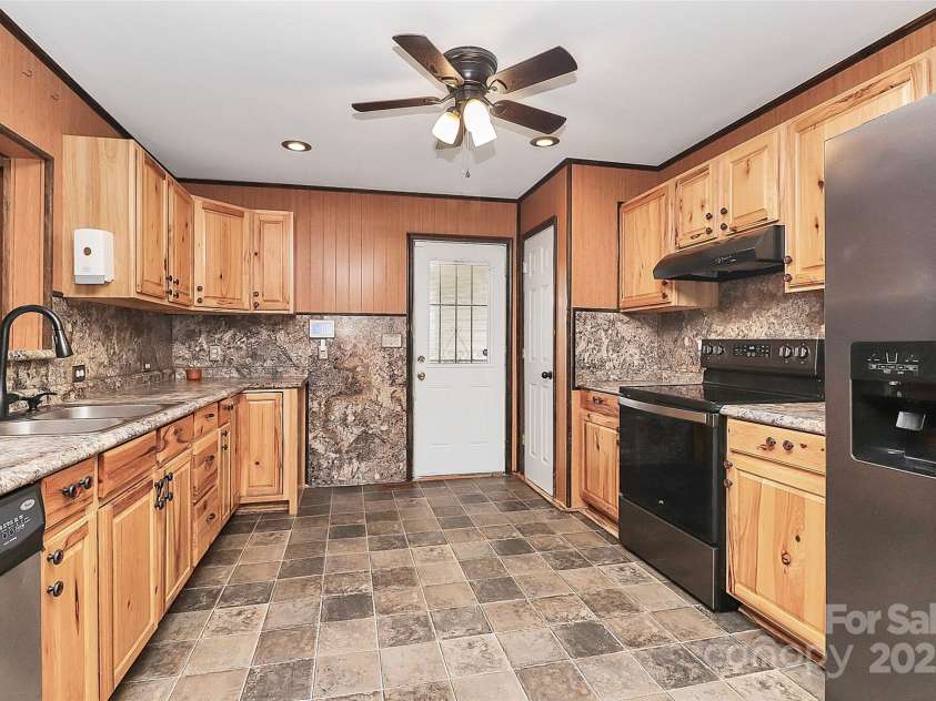 2614 Reepsville Road, Lincolnton, NC 28092.  MLS# CAR4293912, YatesRealty ID 16292. Kitchen 
