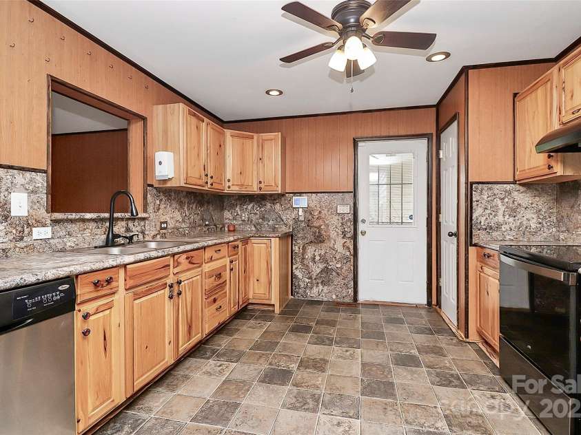 2614 Reepsville Road, Lincolnton, NC 28092.  MLS# CAR4293912, YatesRealty ID 16292. Kitchen w/ new appliances 