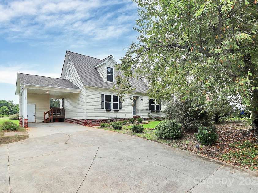2614 Reepsville Road, Lincolnton, NC 28092.  MLS# CAR4293912, YatesRealty ID 16292. Large extended driveway 