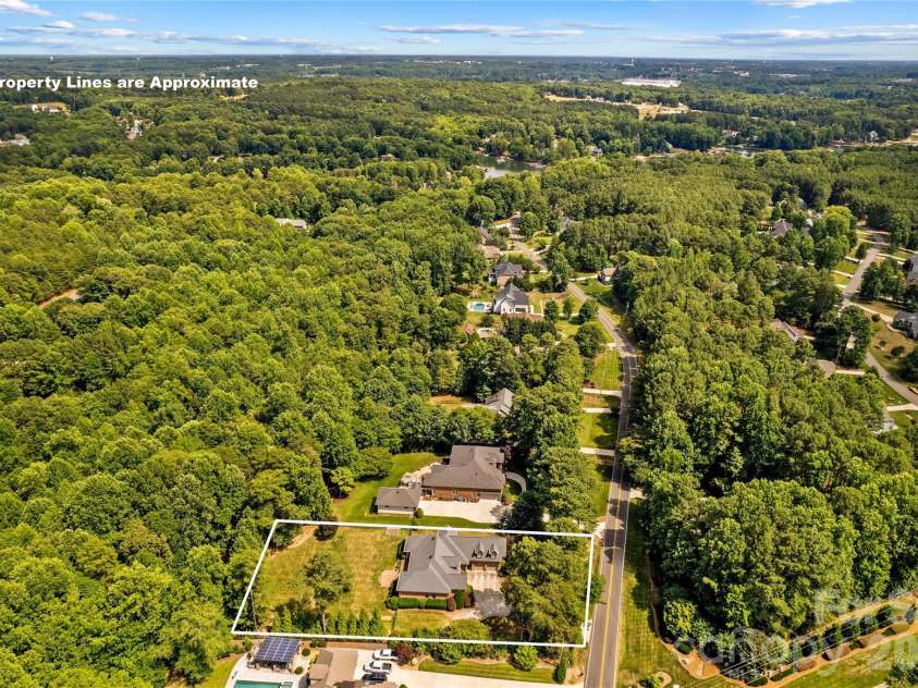 107 Kenway Loop, Mooresville, NC 28117.  MLS# CAR4398278, YatesRealty ID 16293. Aerial view