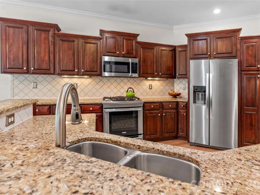 107 Kenway Loop, Mooresville, NC 28117.  MLS# CAR4398278, YatesRealty ID 16293. Kitchen has undermount Lighting & SS Appliances