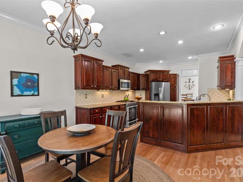 107 Kenway Loop, Mooresville, NC 28117.  MLS# CAR4398278, YatesRealty ID 16293. Kitchen with Casual Dining