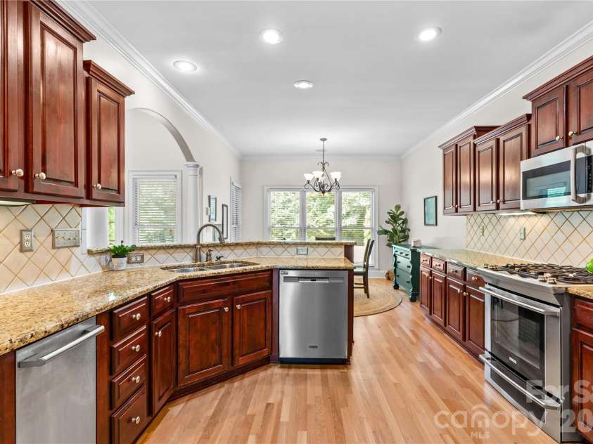 107 Kenway Loop, Mooresville, NC 28117.  MLS# CAR4398278, YatesRealty ID 16293. Natural Light filled Kitchen