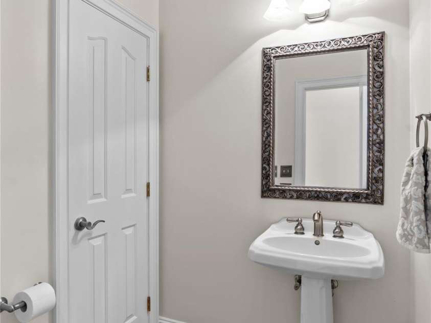 107 Kenway Loop, Mooresville, NC 28117.  MLS# CAR4398278, YatesRealty ID 16293. Powder Room Bath