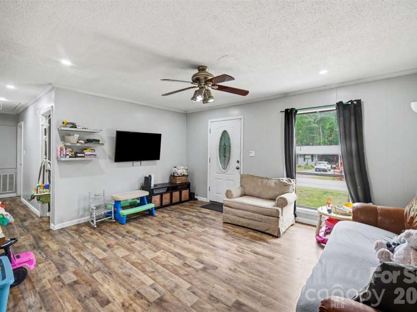 1797 Drywood Circle, Lancaster, SC 29720.  MLS# CAR4367511, YatesRealty ID 16294. Living ROom