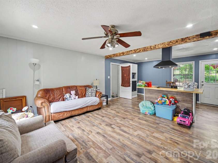 1797 Drywood Circle, Lancaster, SC 29720.  MLS# CAR4367511, YatesRealty ID 16294. Living Room
