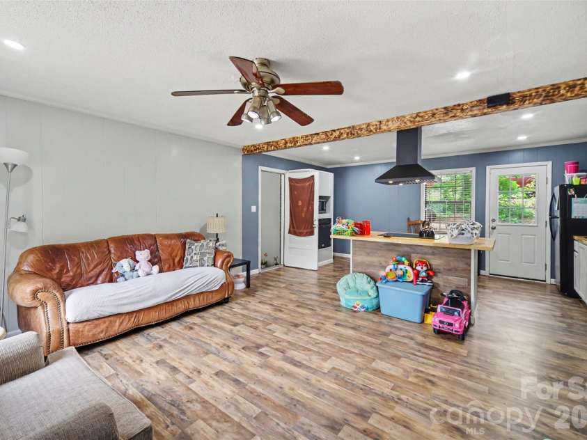 1797 Drywood Circle, Lancaster, SC 29720.  MLS# CAR4367511, YatesRealty ID 16294. Living Room 