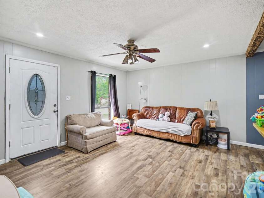 1797 Drywood Circle, Lancaster, SC 29720.  MLS# CAR4367511, YatesRealty ID 16294. Living Room