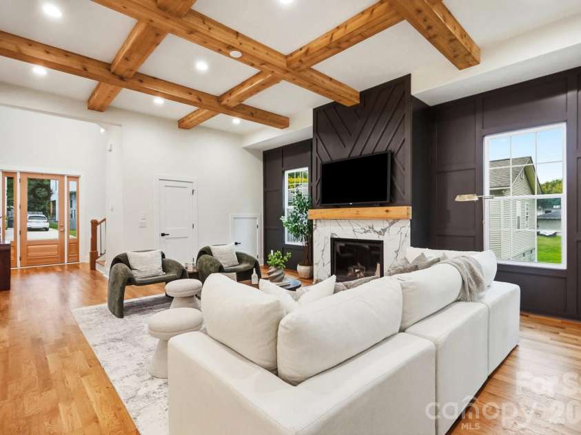 1412 Kennon Street, Charlotte, NC 28205.  MLS# CAR4425870, YatesRealty ID 16295. 