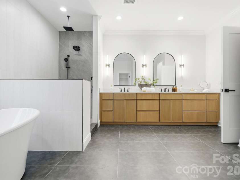 1412 Kennon Street, Charlotte, NC 28205.  MLS# CAR4425870, YatesRealty ID 16295. 