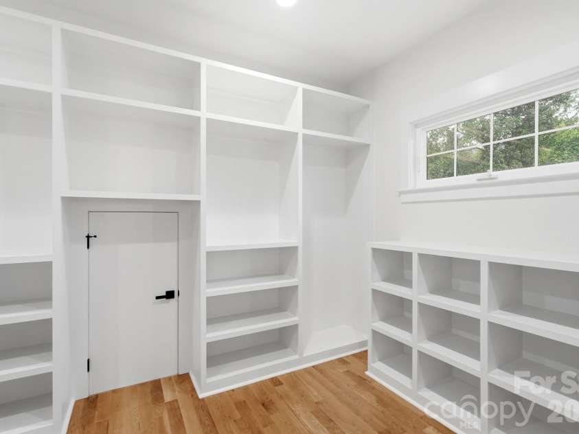 1412 Kennon Street, Charlotte, NC 28205.  MLS# CAR4425870, YatesRealty ID 16295. 