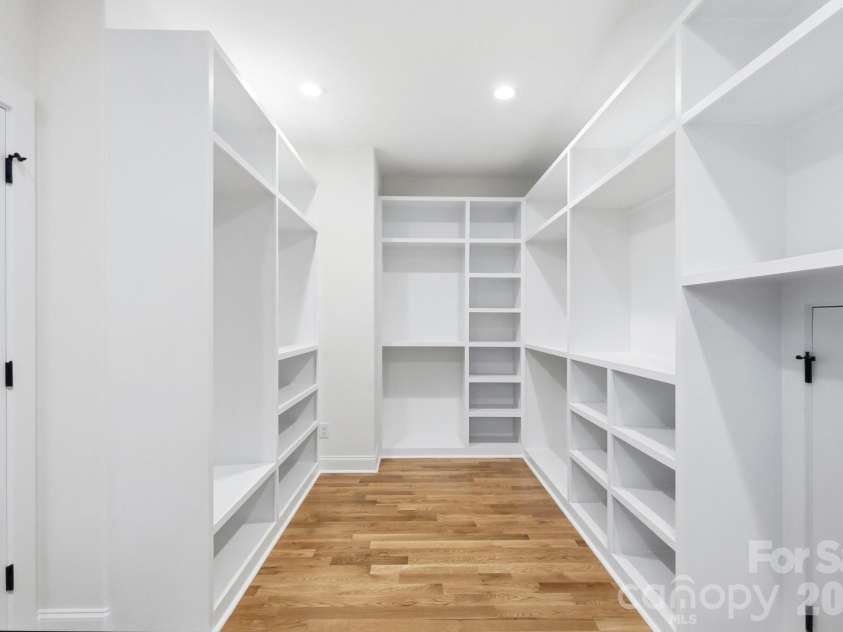 1412 Kennon Street, Charlotte, NC 28205.  MLS# CAR4425870, YatesRealty ID 16295. 