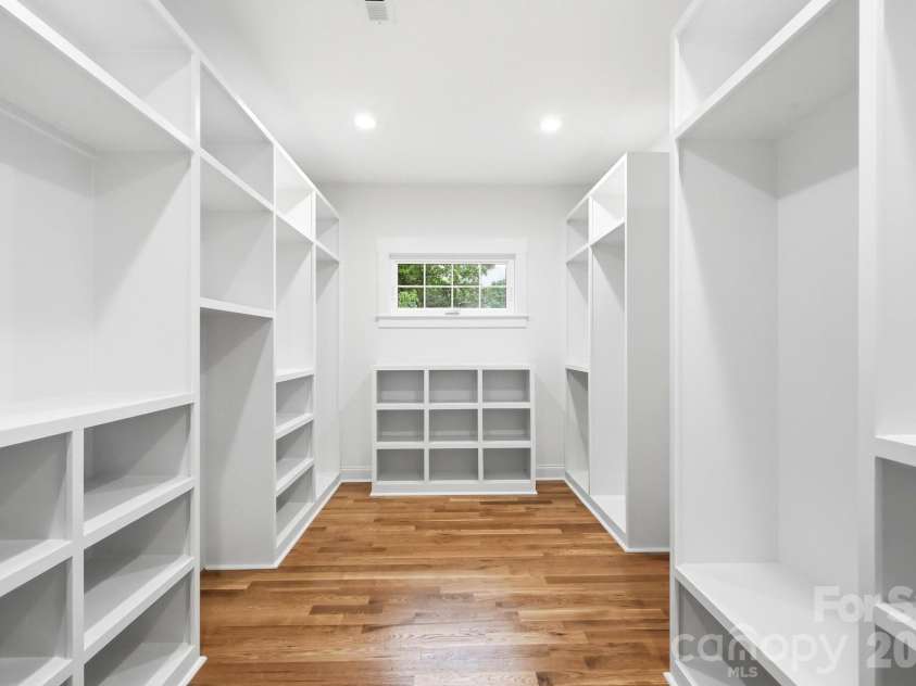 1412 Kennon Street, Charlotte, NC 28205.  MLS# CAR4425870, YatesRealty ID 16295. 