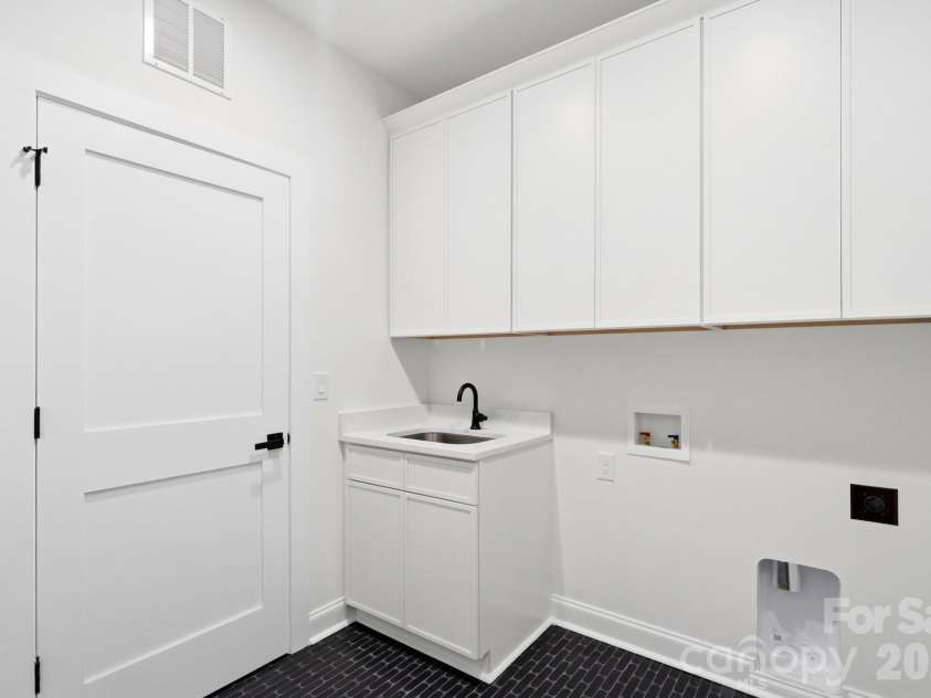 1412 Kennon Street, Charlotte, NC 28205.  MLS# CAR4425870, YatesRealty ID 16295. 