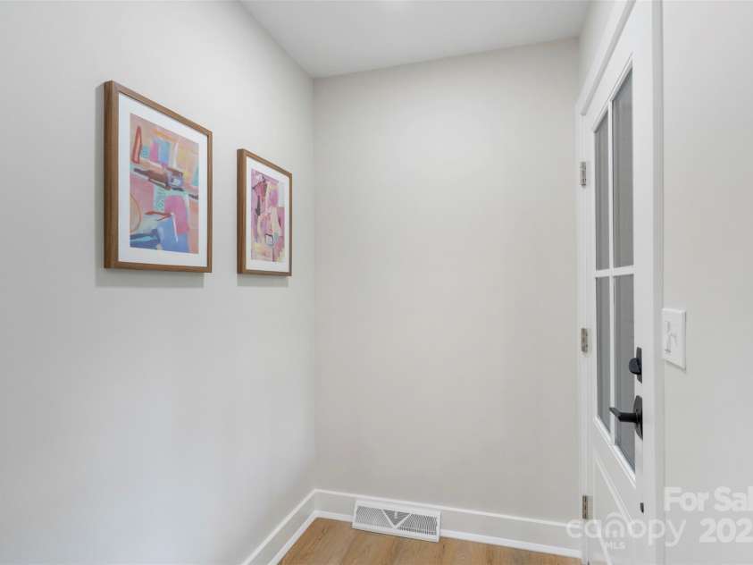 4042 Uppergate Lane, Charlotte, NC 28215.  MLS# CAR4256401, YatesRealty ID 16297. 