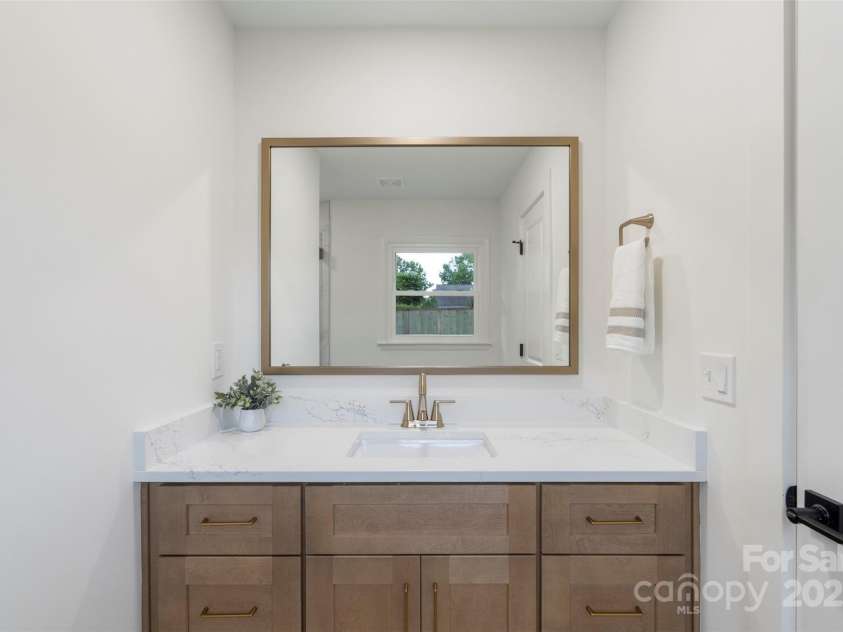 4042 Uppergate Lane, Charlotte, NC 28215.  MLS# CAR4256401, YatesRealty ID 16297. 