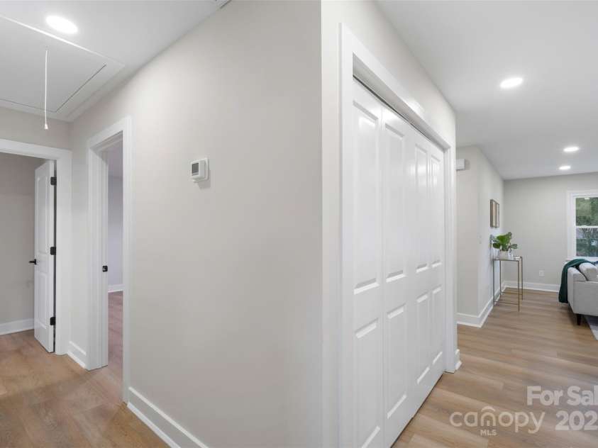 4042 Uppergate Lane, Charlotte, NC 28215.  MLS# CAR4256401, YatesRealty ID 16297. 