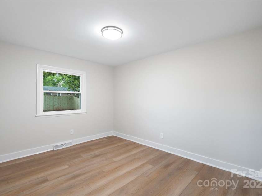 4042 Uppergate Lane, Charlotte, NC 28215.  MLS# CAR4256401, YatesRealty ID 16297. 