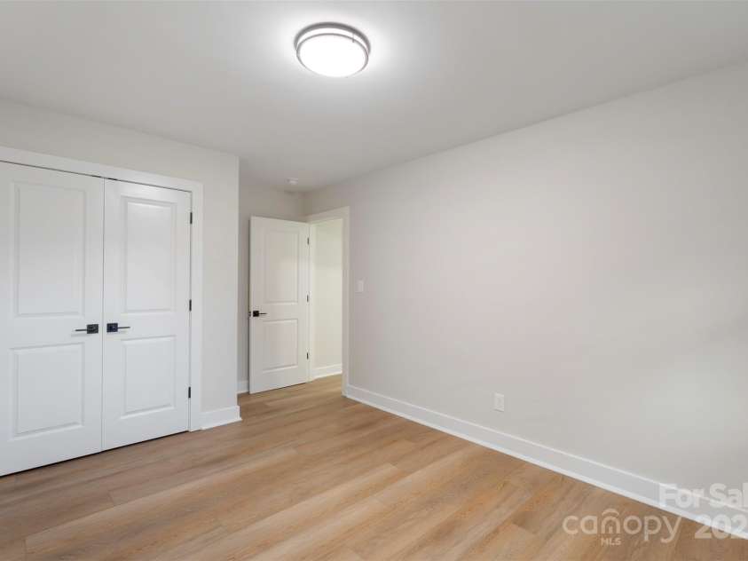 4042 Uppergate Lane, Charlotte, NC 28215.  MLS# CAR4256401, YatesRealty ID 16297. 