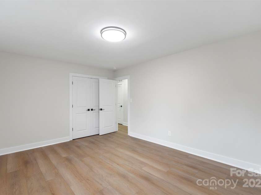 4042 Uppergate Lane, Charlotte, NC 28215.  MLS# CAR4256401, YatesRealty ID 16297. 