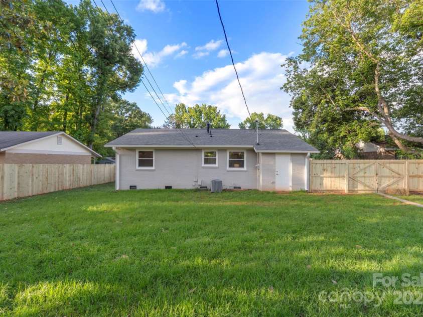 4042 Uppergate Lane, Charlotte, NC 28215.  MLS# CAR4256401, YatesRealty ID 16297. 