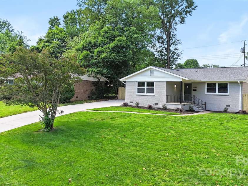 4042 Uppergate Lane, Charlotte, NC 28215.  MLS# CAR4256401, YatesRealty ID 16297. 
