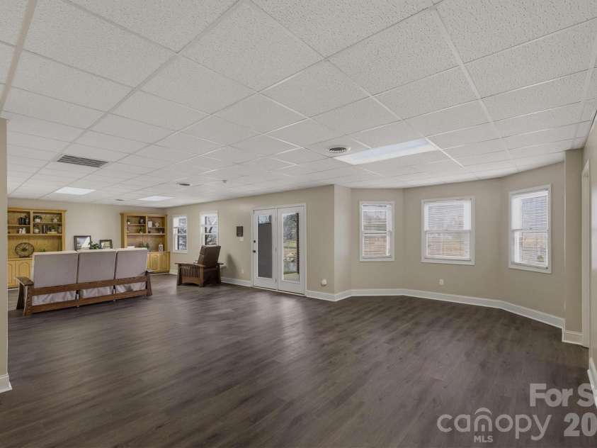 46 Mariners Point Lane, Hickory, NC 28601.  MLS# CAR4335253, YatesRealty ID 16297. 