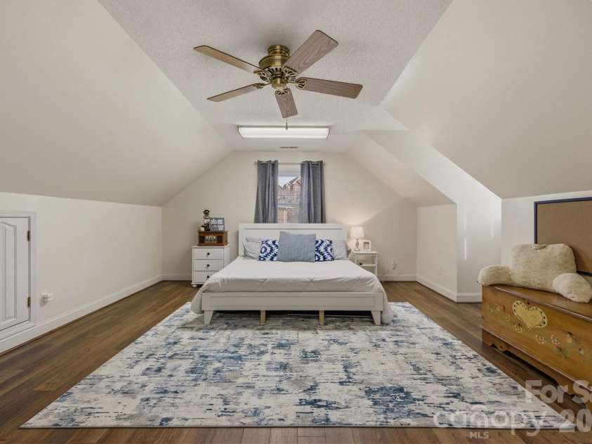 46 Mariners Point Lane, Hickory, NC 28601.  MLS# CAR4335253, YatesRealty ID 16297. 